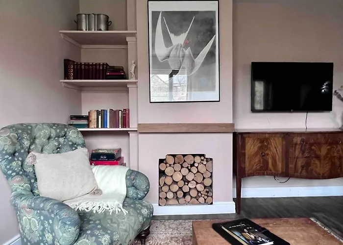Historic Family Cottage - Central Frome