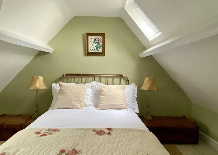 Historic Family Cottage - Central Frome